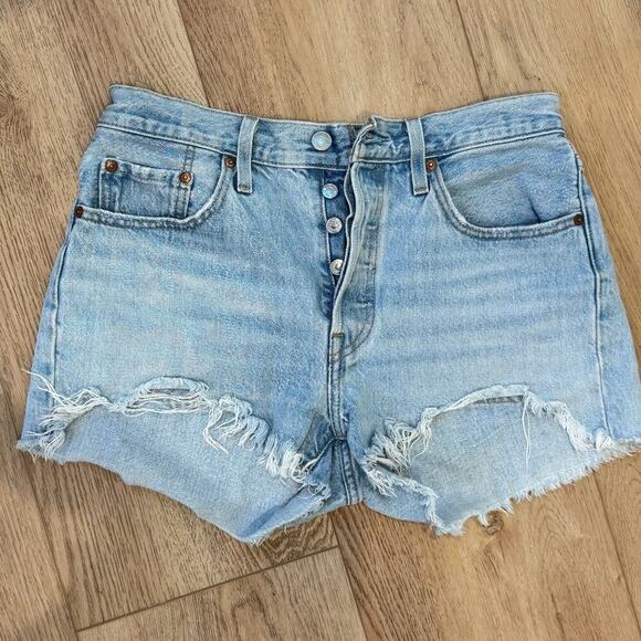 Levi’s 501 Cutoff Denim Shorts Light Wash Size 28 - Picture 1 of 9